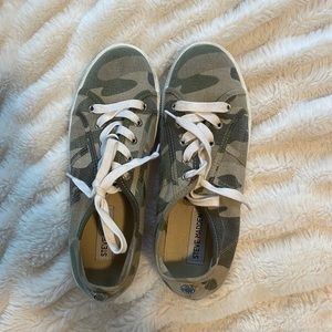 Steve Madden Raised Sneakers